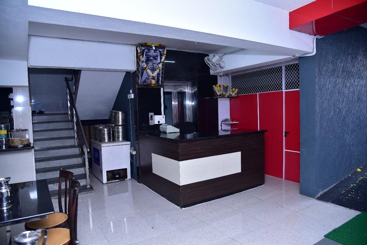 Iroomz Dwaraka Residency Беллари Экстерьер фото