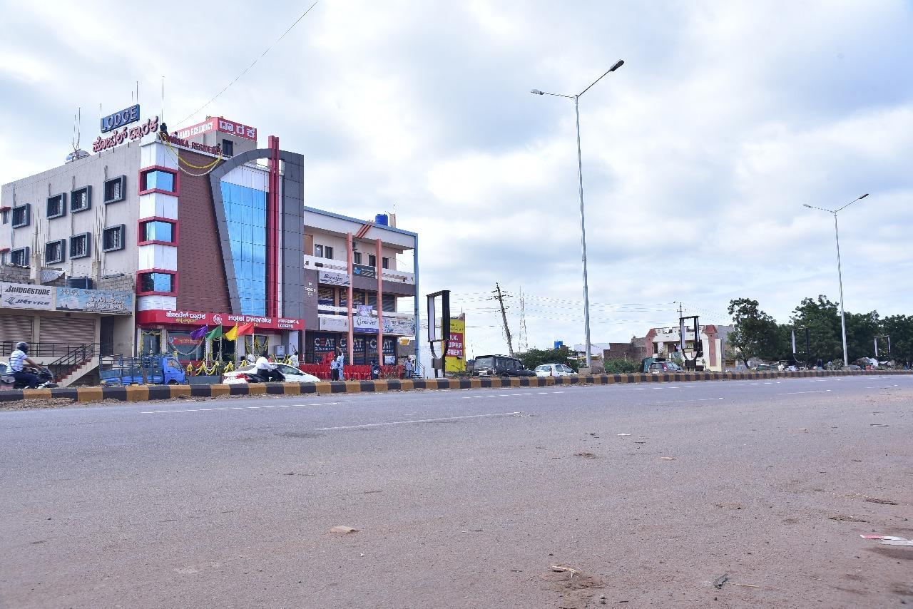 Iroomz Dwaraka Residency Беллари Экстерьер фото